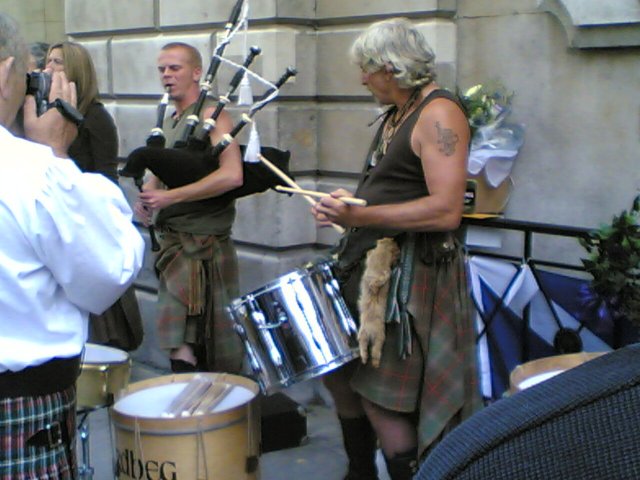 Clann an Drumma play at the plaque