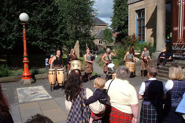 Clann an Drumma perform outside the Smith
